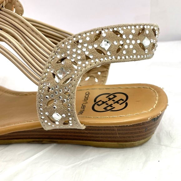 ☀️ Daisy Fuentes Rhinestone Cut Out Neutral Summer Sandals Size 10 - Picture 8 of 9
